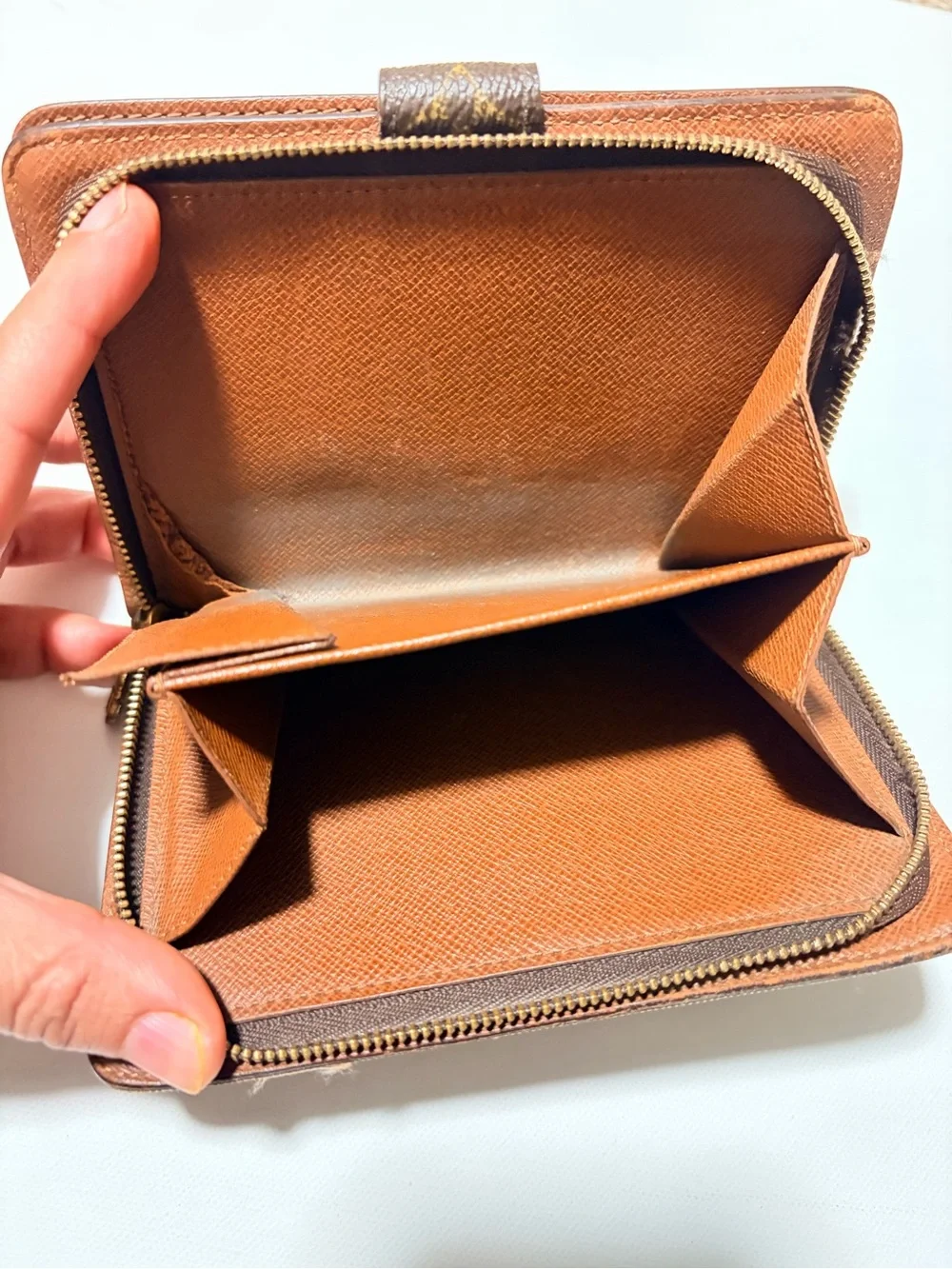 Louis Vuitton used callouts
